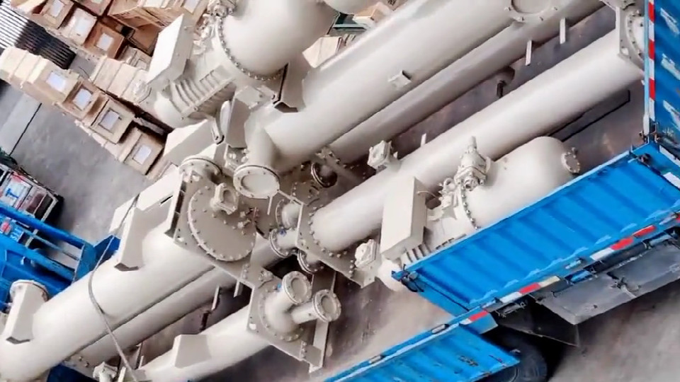 1200KW管壳换热器再走两台